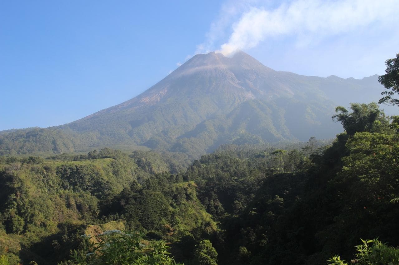 Panorama Gunung Merapi dari Teras Merapi